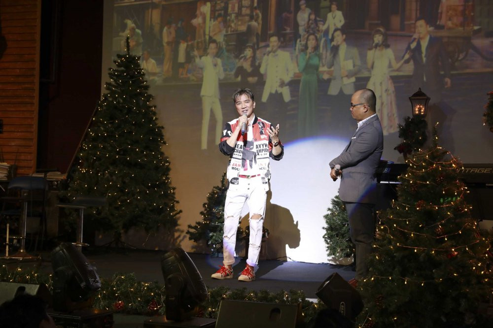 DAM VINH HUNG_DVD LIVESHOW SAI GON BOLERO VA HUNG (34) 8