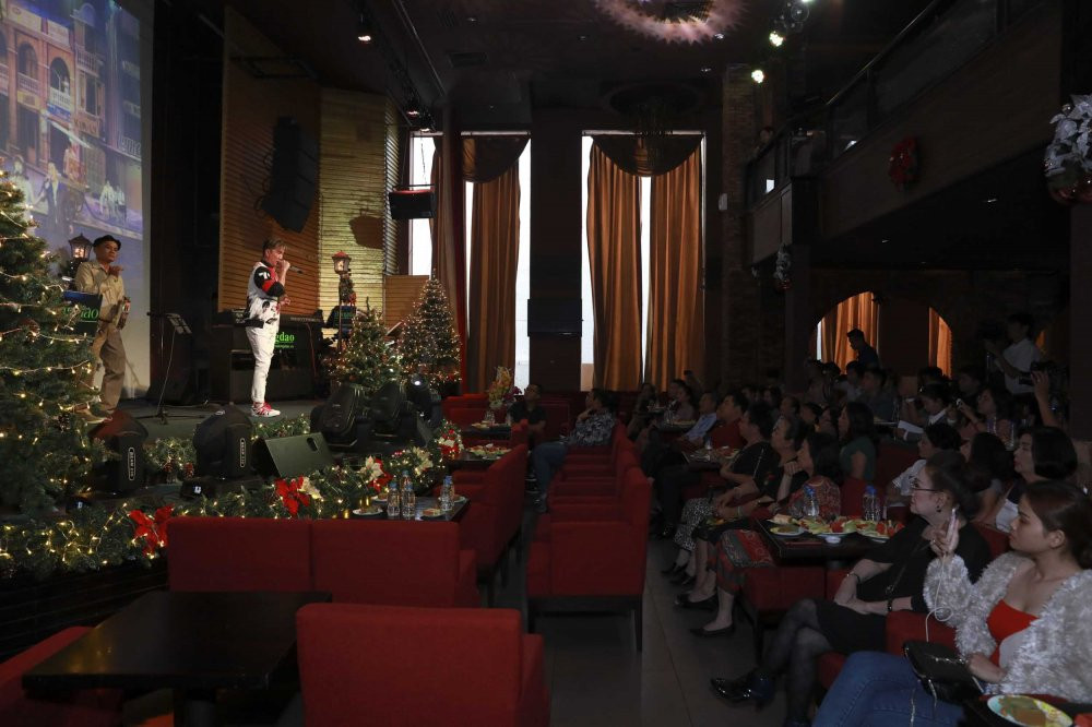 DAM VINH HUNG_DVD LIVESHOW SAI GON BOLERO VA HUNG (40) 12