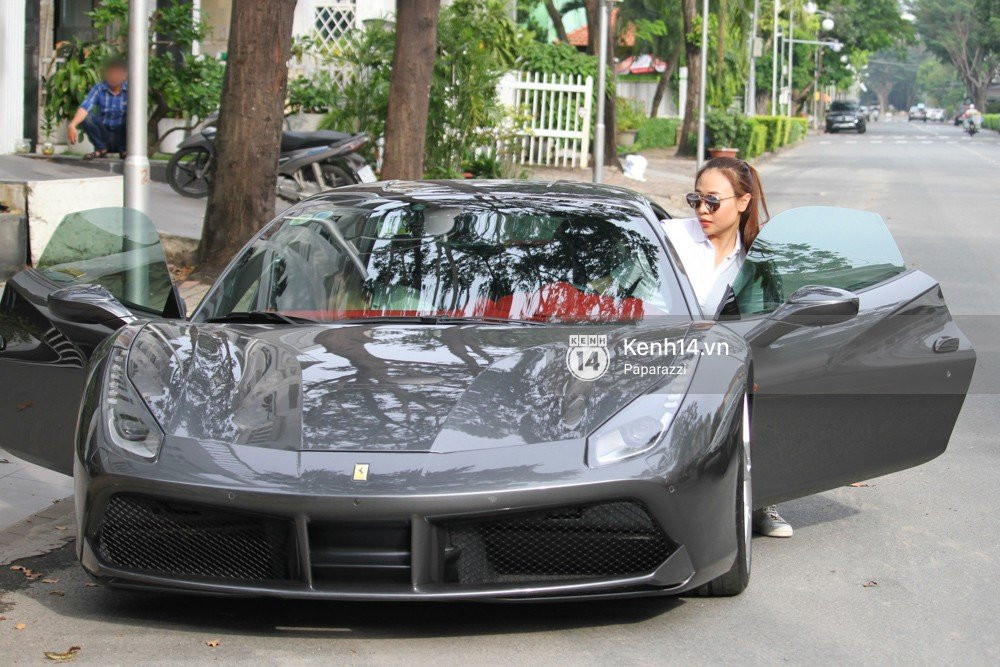 Diện đồ ton sur ton, Cường Đô la - Đàm Thu Trang và Subeo nổi bật với siêu xe trên phố - Ảnh 10.