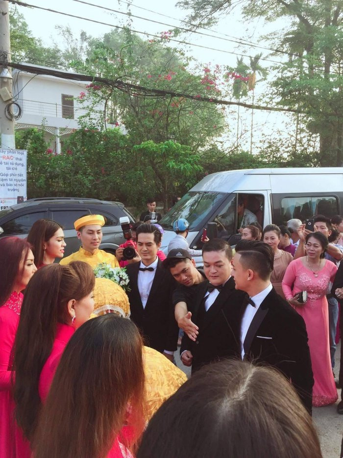 batch_26132968_10215000613031718_863167239_o 3