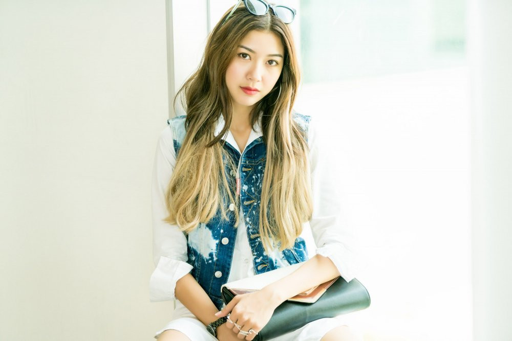 THUY VAN_HOW DO I LOOK 16