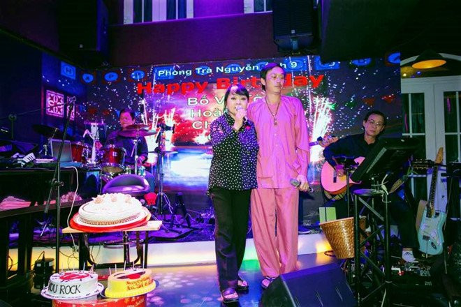 Clip Hoai Linh va Dam Vinh Hung song ca tren san khau sau nhieu nam hinh anh 2