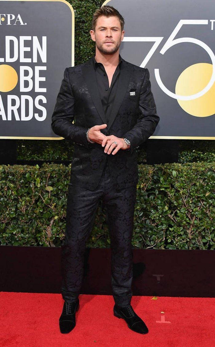 batch_rs634x1024-180107163212-634-red-carpet-fashion-2018-golden-globe-awards-chris-hemsworthct010718-1515372454847 28