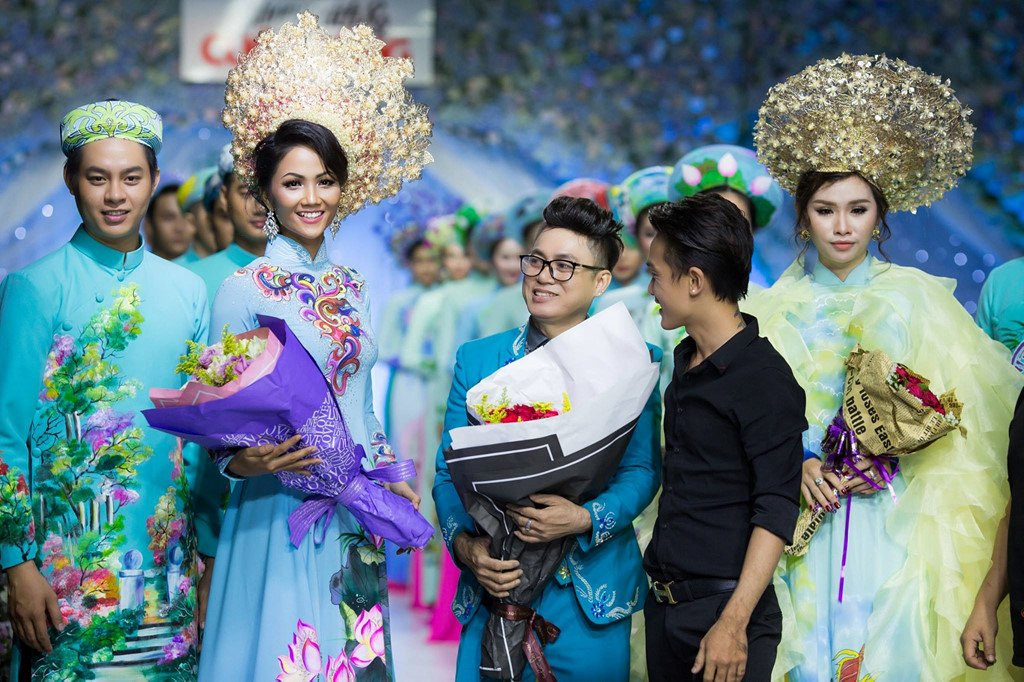 Anh qua khu cua Hoa hau Hoan vu H'Hen Nie lai gay chu y hinh anh 14