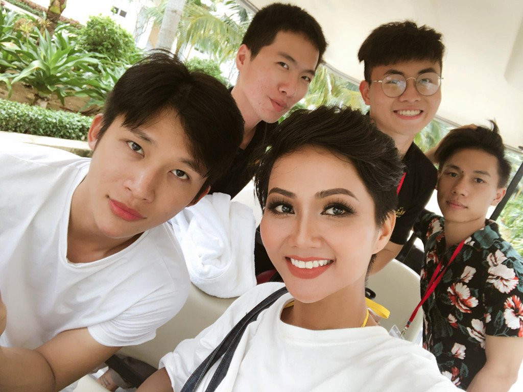 Anh qua khu cua Hoa hau Hoan vu H'Hen Nie lai gay chu y hinh anh 1