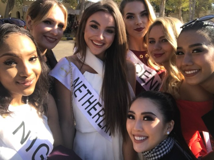 batch_Tuong Linh tang khan ran cho thi sinh cac nuoc (1) 7