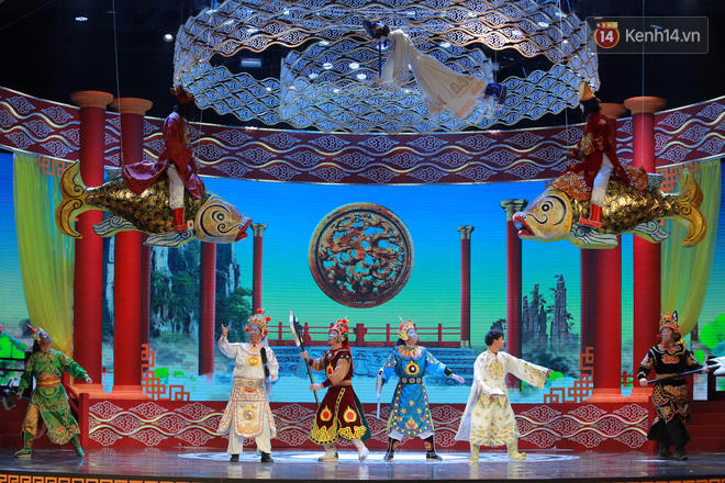 Chùm ảnh đẹp: Cận cảnh dàn nghệ sĩ trên sân khấu hoành tráng của Táo Quân 2018 - Ảnh 2.