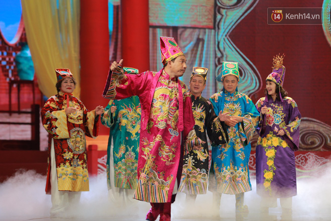 Chùm ảnh đẹp: Cận cảnh dàn nghệ sĩ trên sân khấu hoành tráng của Táo Quân 2018 - Ảnh 8.