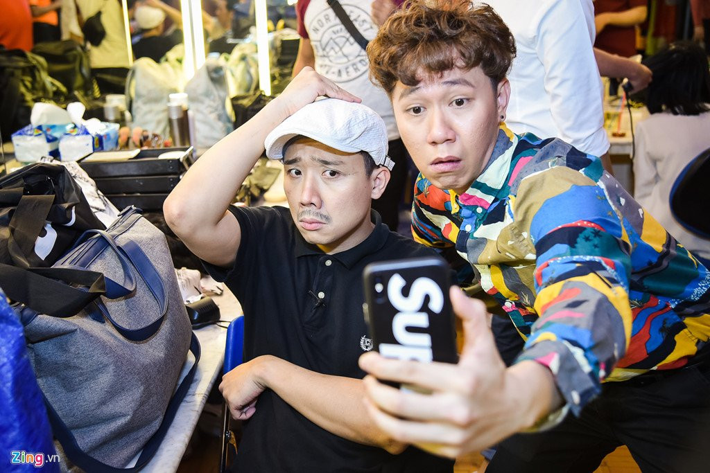 Hoai Linh, Tran Thanh dien 2 suat kich trong chieu mung Mot Tet hinh anh 2