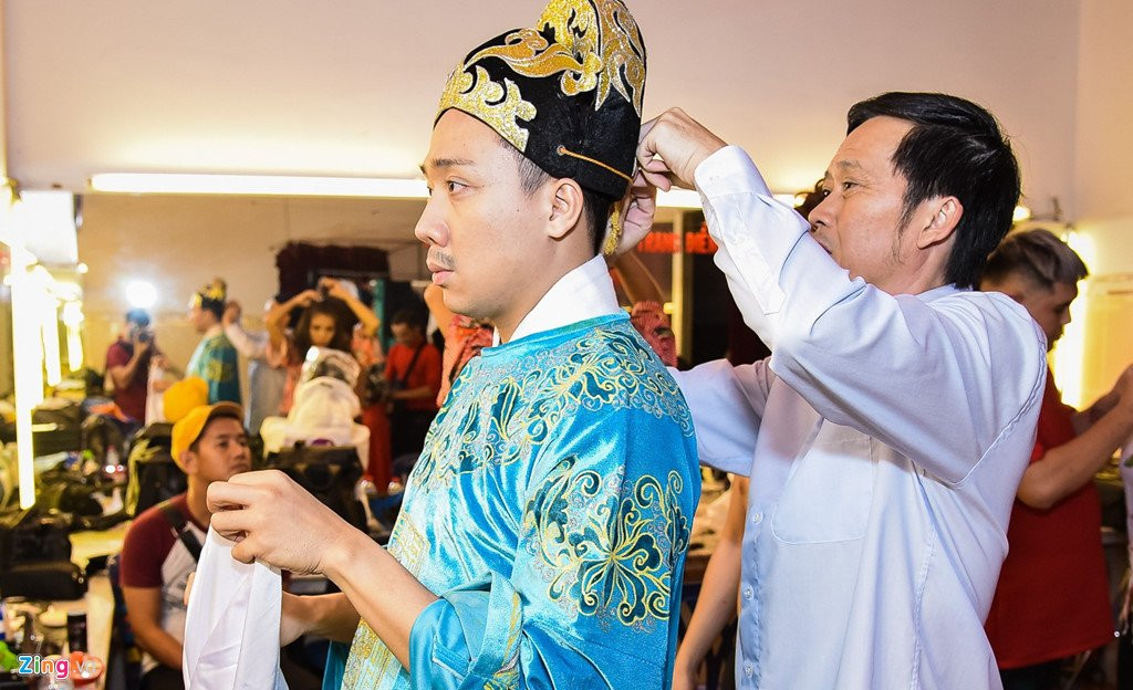 Hoai Linh, Tran Thanh dien 2 suat kich trong chieu mung Mot Tet hinh anh 3