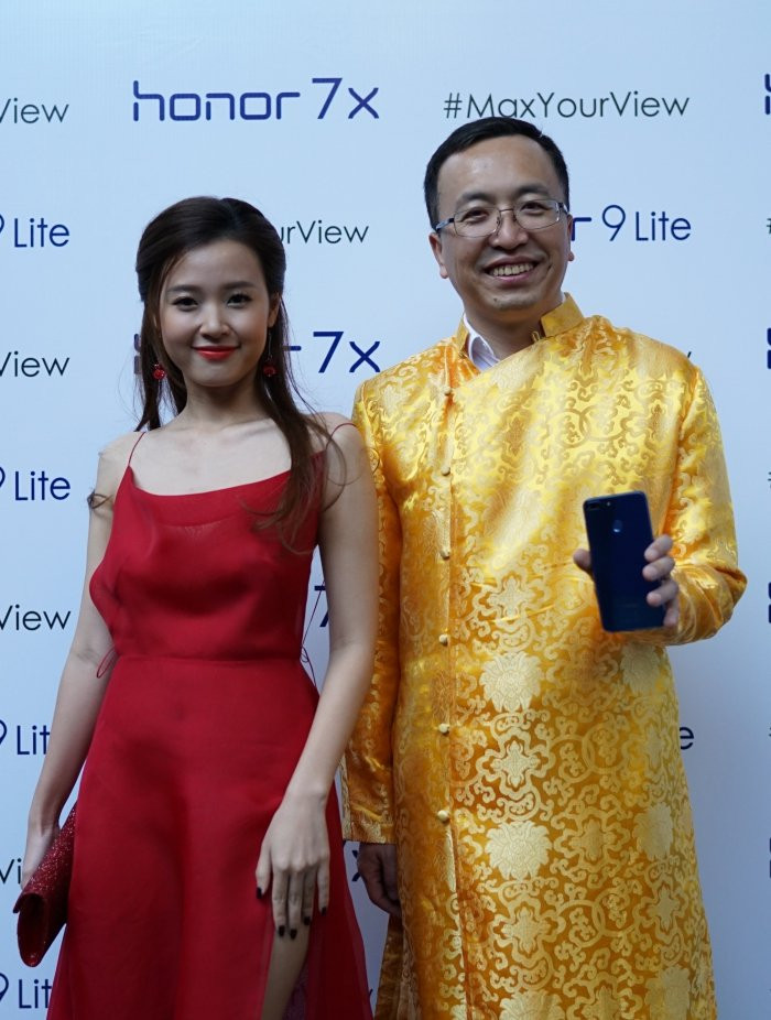 batch_Dien vien Mi Du va ong George Zhao 9