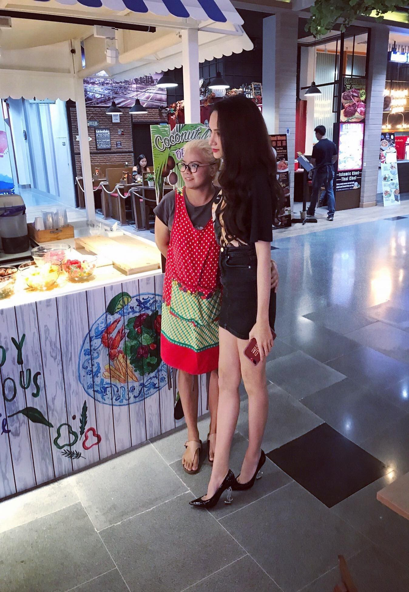 Giải thưởng khủng mà Hương Giang nhận được khi trở thành Tân Hoa hậu Chuyển giới Quốc tế 2018 - Ảnh 5.