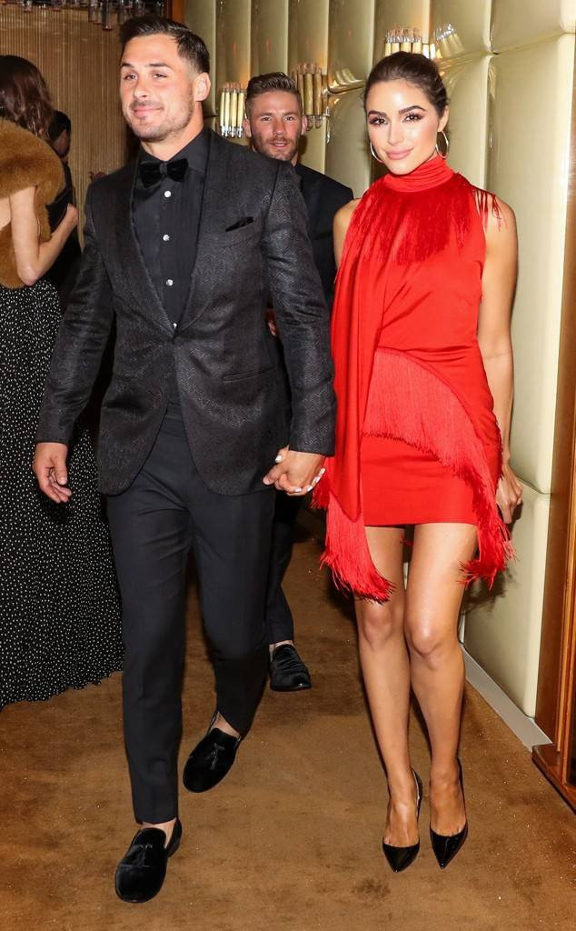 Bị bạn trai đá vì khỏa thân, Hoa hậu Hoàn vũ vẫn thản nhiên chụp thêm ảnh bán nude - Ảnh 4.