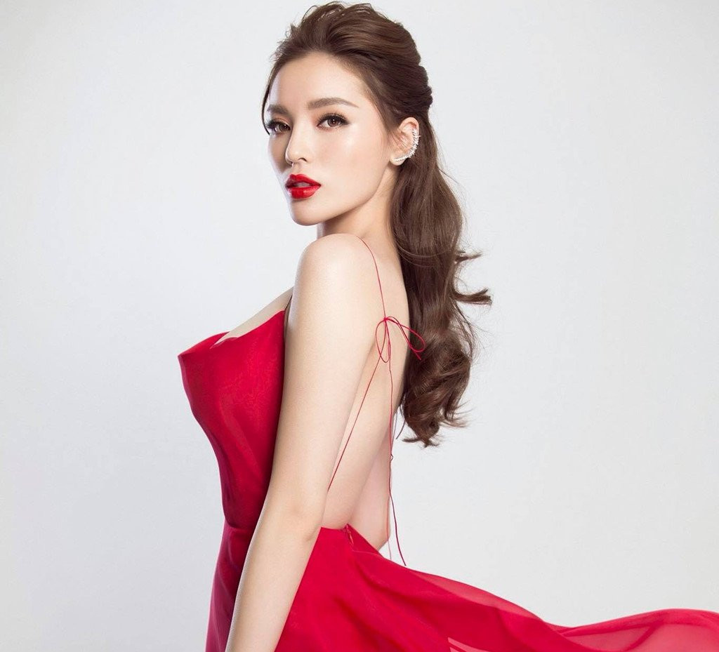 Ve ngoai thay doi cua cac Hoa hau Viet sau dang quang hinh anh 5