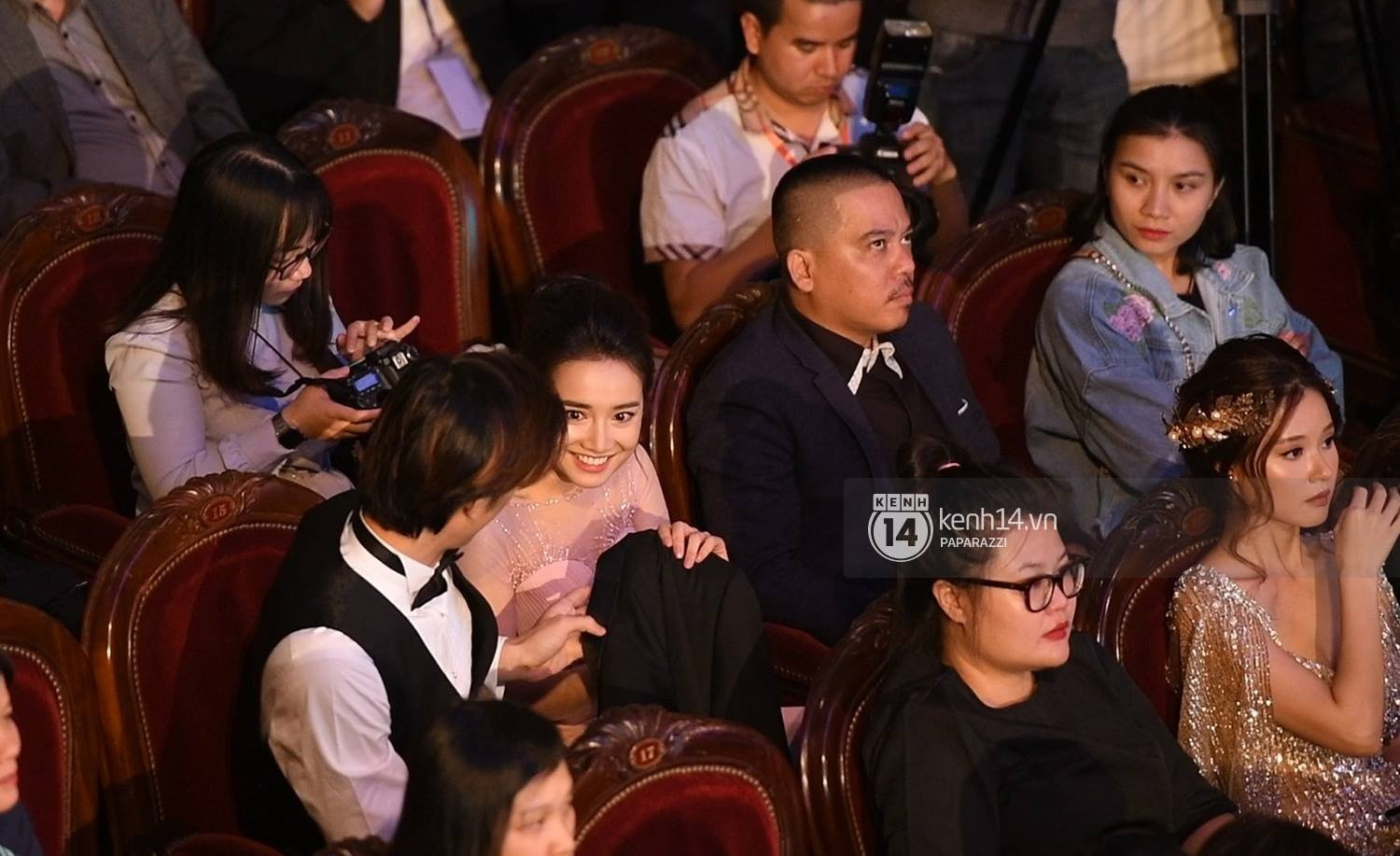 Clip: Nhan Phúc Vinh cởi áo khoác cho Nhã Phương khi ngồi cạnh, cùng nhau đi ăn đến gần 2 giờ sáng - Ảnh 7.