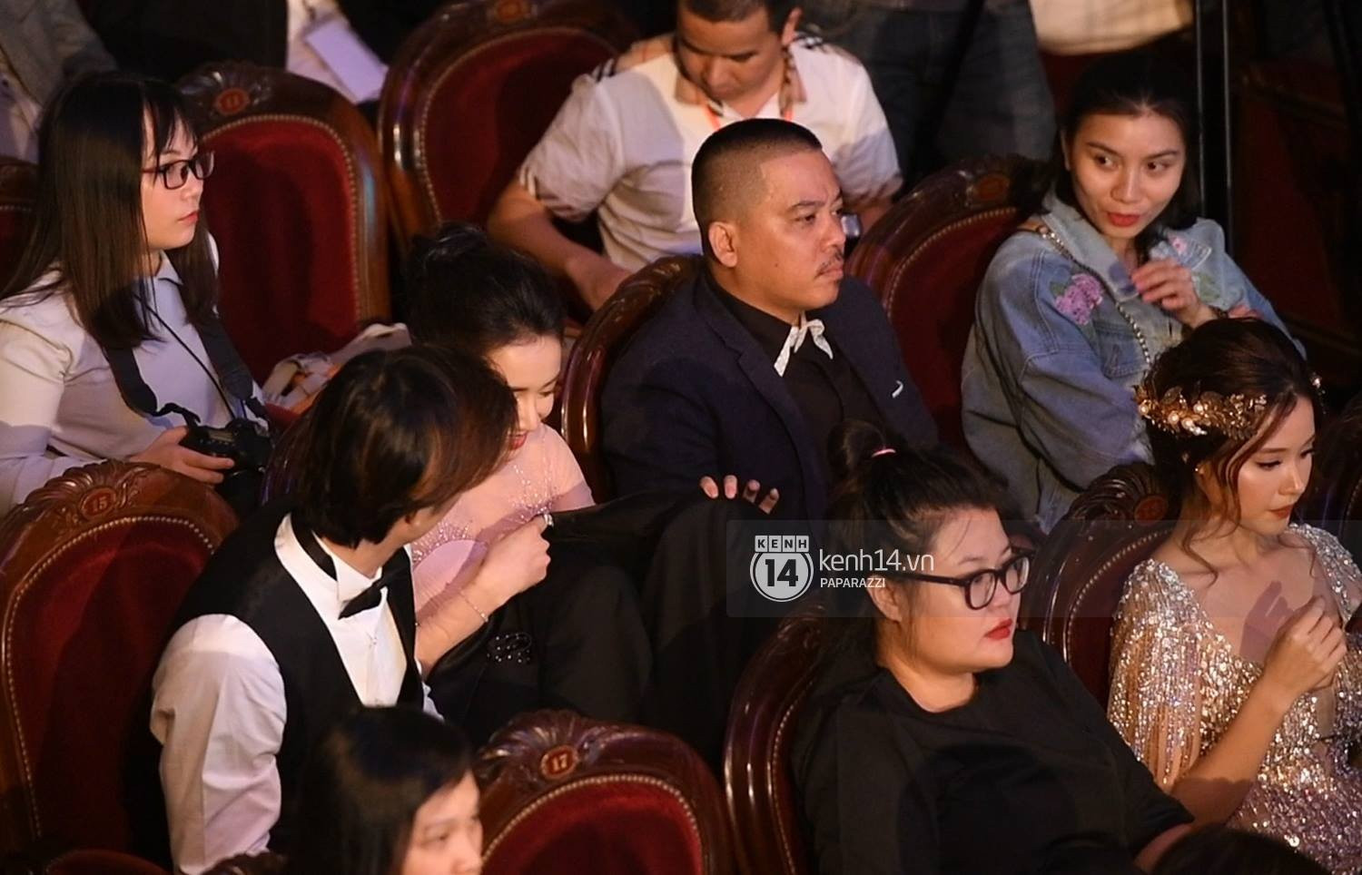 Clip: Nhan Phúc Vinh cởi áo khoác cho Nhã Phương khi ngồi cạnh, cùng nhau đi ăn đến gần 2 giờ sáng - Ảnh 6.