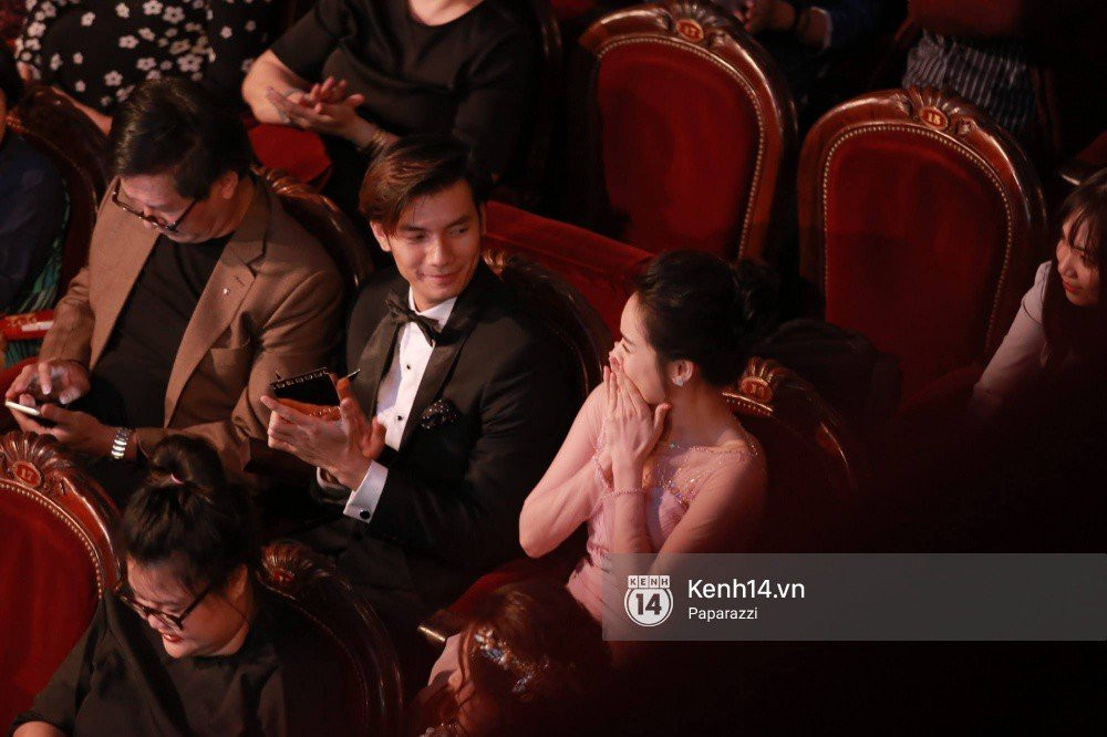 Clip: Nhan Phúc Vinh cởi áo khoác cho Nhã Phương khi ngồi cạnh, cùng nhau đi ăn đến gần 2 giờ sáng - Ảnh 3.