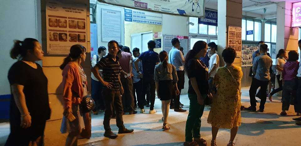 de-n-20h20-nga-y-6-8-gia-di-nh-anh-so-n-va-n-dang-co-ma-t-o-be-nh-vie-n-e-de-cho-ke-t-lua-n-cuo-i-cu-ng-cu-a-co-quan-chu-c-na-ng-ve-nguye-n-nha-n-tu-vong-cu-a-con-trai--1565105147-width960height467