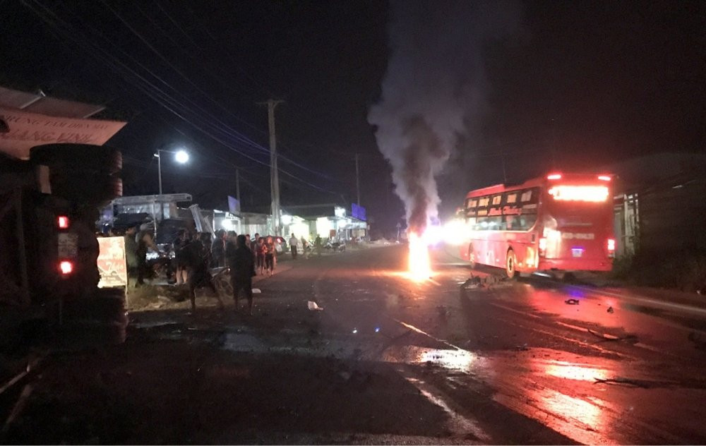 Hinh anh Lat xe container, 5 nguoi thuong vong