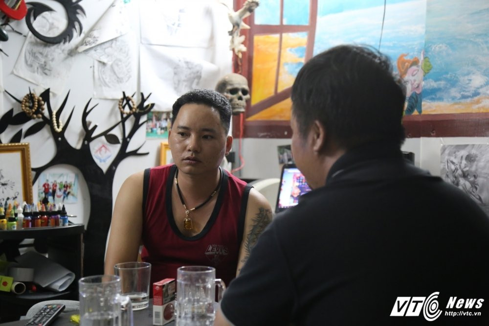 Hinh anh Chang tho xam di gom hon 500 thi the hai nhi bi vut bo 6