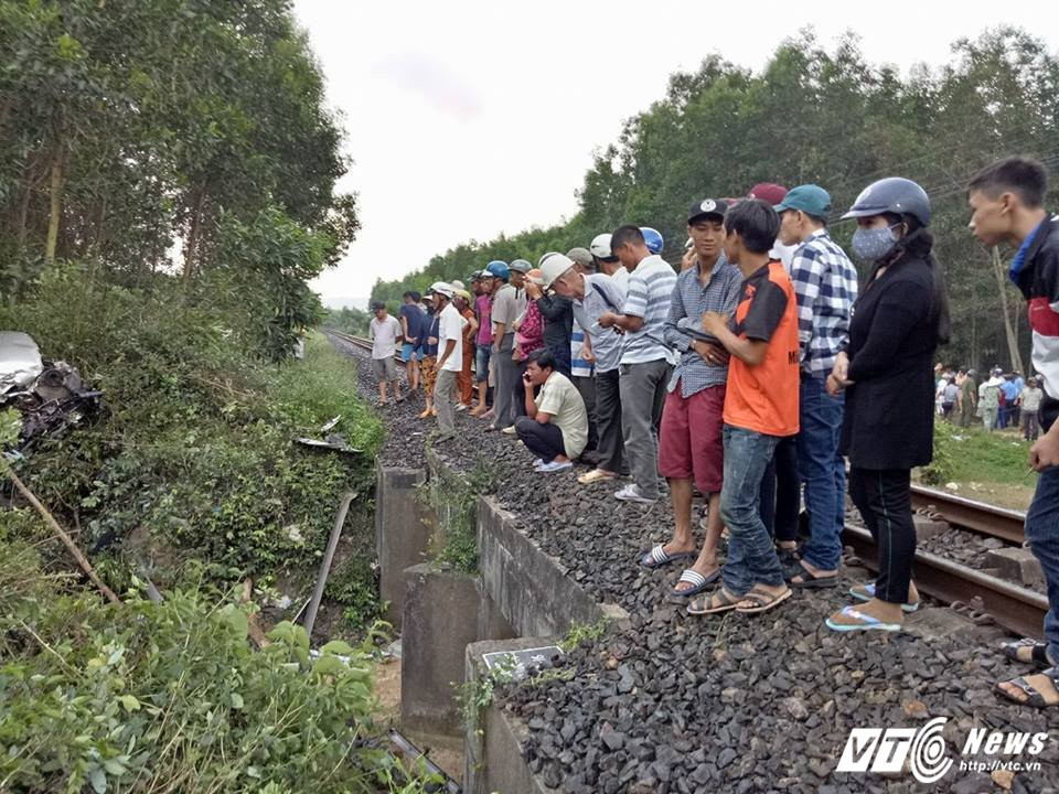 Hinh anh Xe khach bi tau hoa huc vang: Danh tinh nan nhan thuong vong