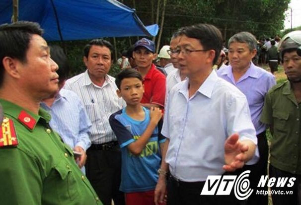 Hinh anh Xe hoi bi tau hoa huc vang, 4 nguoi chet tham: Nhan chung ke lai vu tai nan