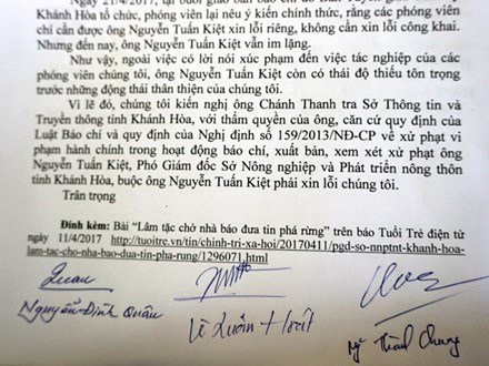 Hinh anh Xuc pham phong vien, nha bao: Pho giam doc So bi kien nghi ky luat