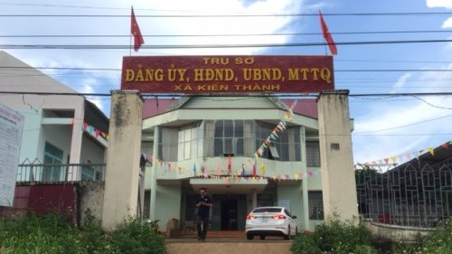 Hinh anh Cach chuc Chu tich xa vi khong co bang cap 3