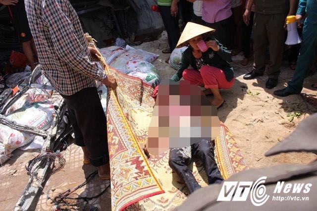 Hinh anh Tai nan tham khoc o Gia Lai: Hanh khach vang vao nha dan thiet mang
