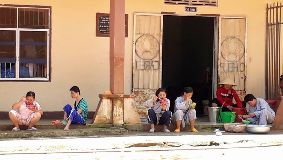 Hinh anh Su co duoc menh danh 'ba tien ao nau' cuu mang nhieu tre bi bo roi 6