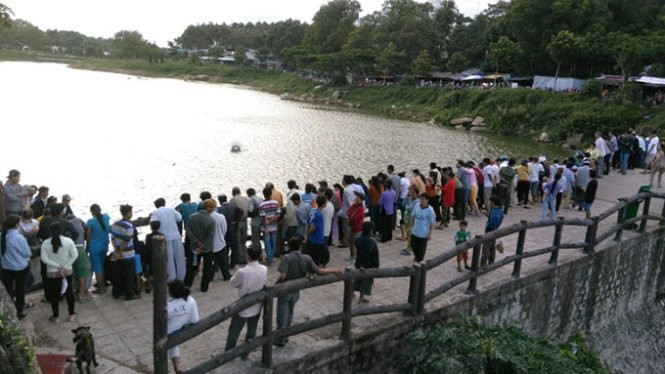 mot-thieu-nien-chet-duoi-khi-tam-ho-o-noc-nha-mien-tay