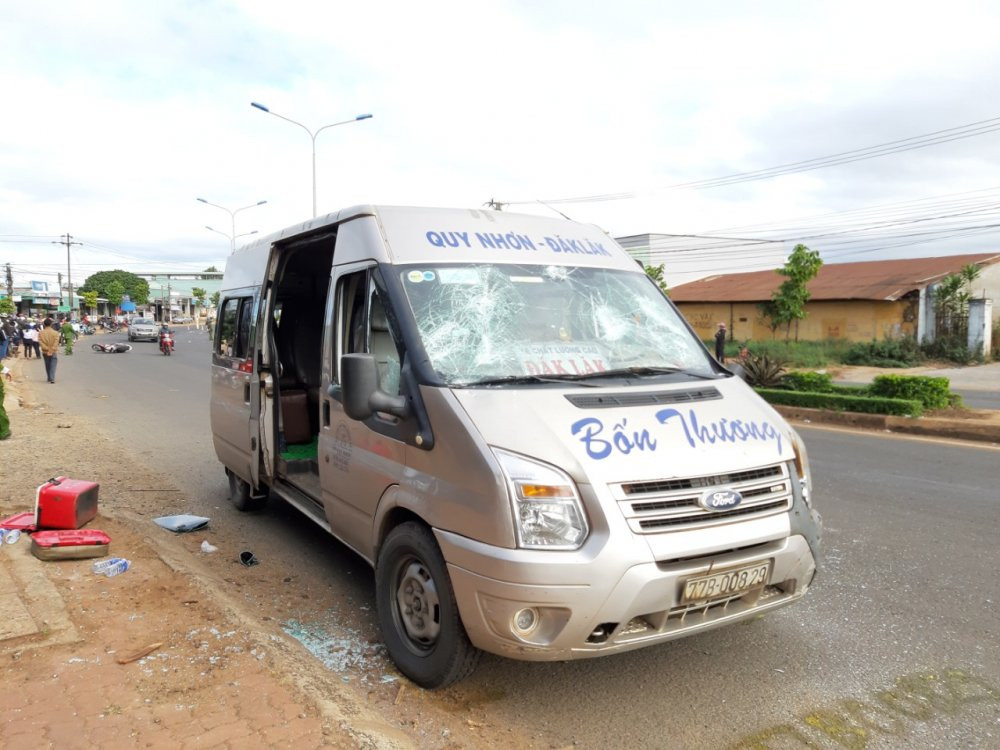 Gia-Lai-Xe-o-to--khach-tong-2-xe-may-4-nguoi-thuong-vong-16fdb139cee82db674f9-1546484881-width1280height960