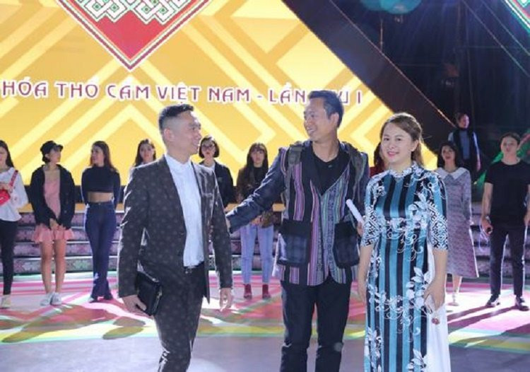 ntk-dan-toc-tay-gay-an-tuong-tai-le-hoi-van-hoa-tho-cam-viet-nam-hinh-anh10423017426 7