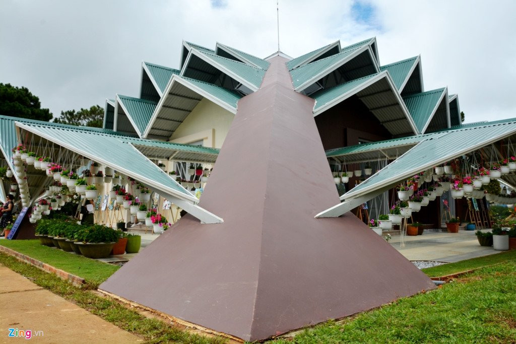 Ngoi nha 132 mai doc dao giua Da Lat hinh anh 1