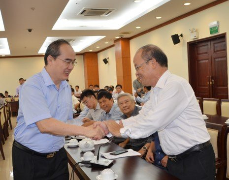 Hinh anh Bai toan chuyen doi dat cua Bi thu Nguyen Thien Nhan | Thoi su