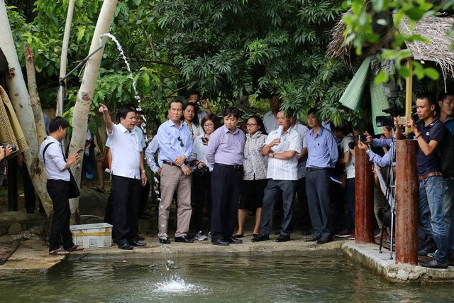Phó Chủ tịch Đặng Việt Dũng kiểm tra các khu du lịch không phép ở suối Lương