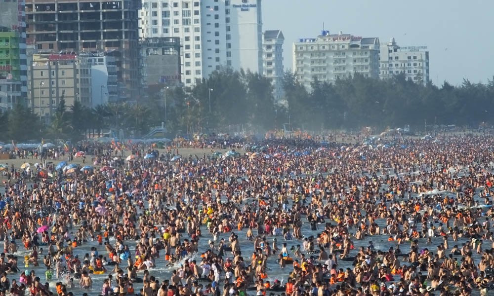 nắng nóng, nóng kỷ lục, Sầm Sơn, Cửa Lò, Đồ Sơn, bãi biển, giải nhiệt