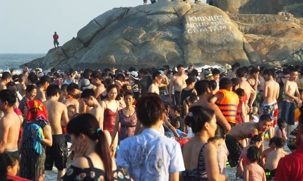 nắng nóng, nóng kỷ lục, Sầm Sơn, Cửa Lò, Đồ Sơn, bãi biển, giải nhiệt