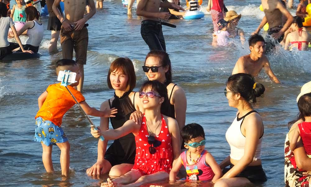 nắng nóng, nóng kỷ lục, Sầm Sơn, Cửa Lò, Đồ Sơn, bãi biển, giải nhiệt