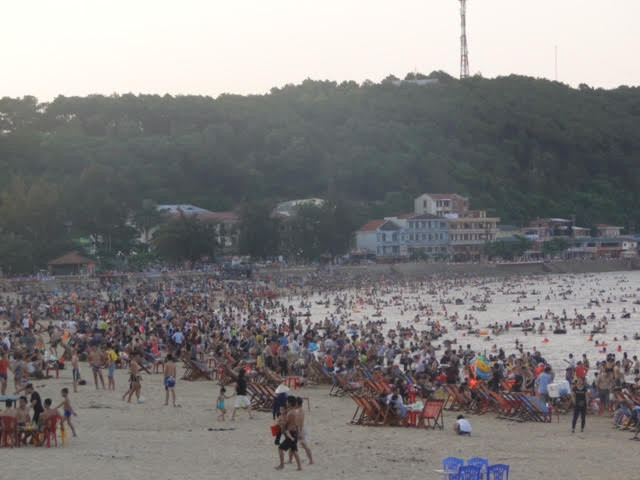 nắng nóng, nóng kỷ lục, Sầm Sơn, Cửa Lò, Đồ Sơn, bãi biển, giải nhiệt