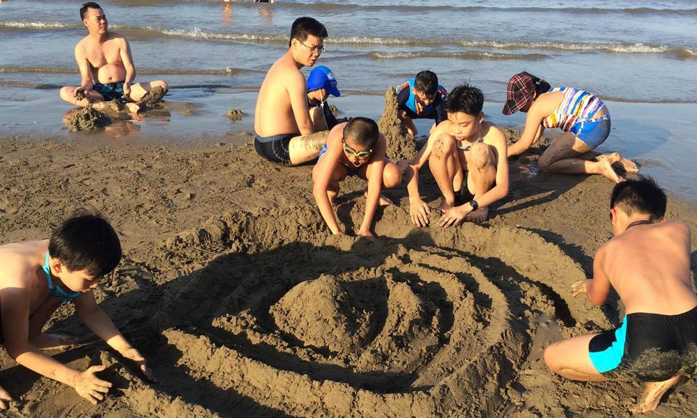 nắng nóng, nóng kỷ lục, Sầm Sơn, Cửa Lò, Đồ Sơn, bãi biển, giải nhiệt