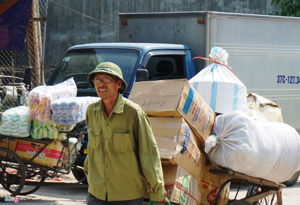 Nguoi ngheo o Nghe An gong minh muu sinh duoi troi nang nhu thieu hinh anh 3