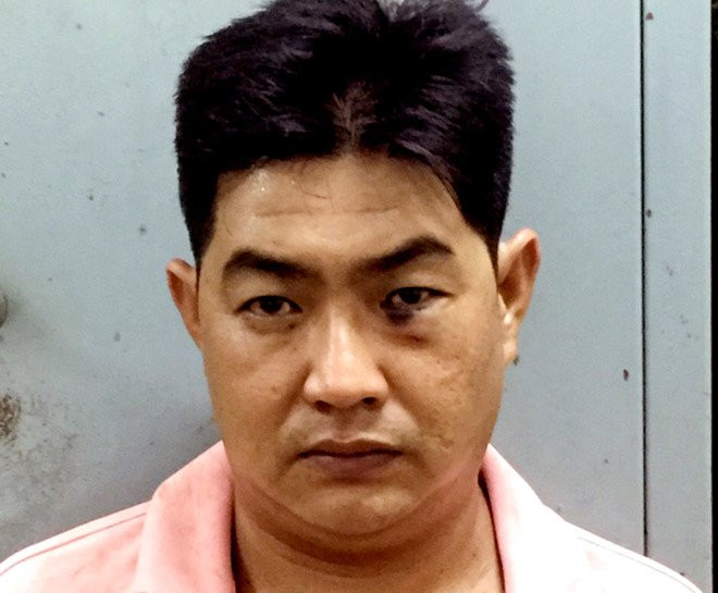 Nam thanh nien chay xe tay ga giat do du khach hinh anh 1