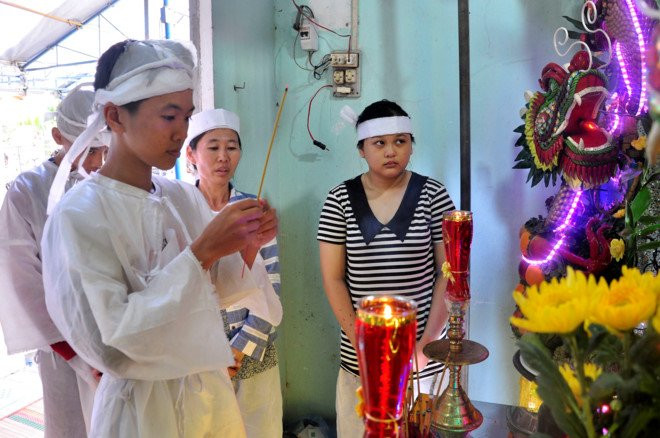 Vu tu tu bang day thun quan: 'Con toi chet qua bat thuong' hinh anh 1