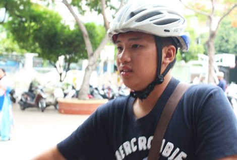 chien-si-trang-dem-chua-chay-gan-cang-sai-gon-sang-di-thi-2