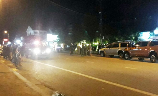 Hon chuc nguoi ruot duoi chem nhau loan xa luc nua dem hinh anh 1