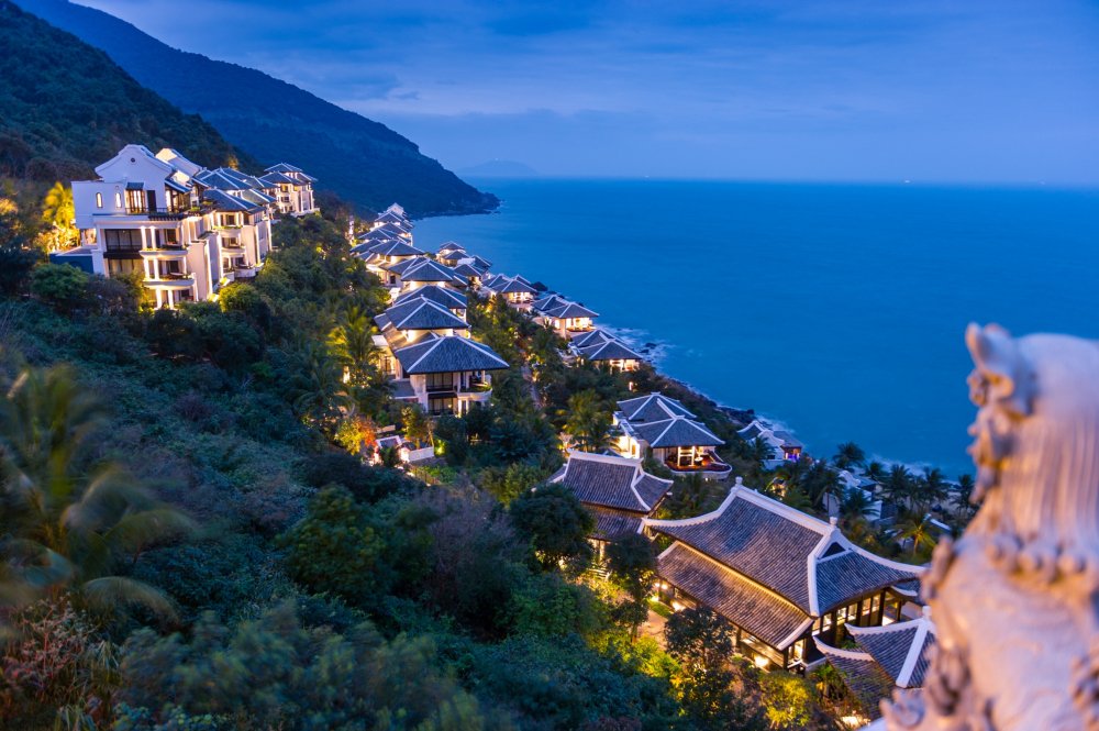 InterContinental-Danang-overview-night (1) 6