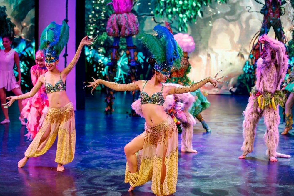 anh 1- Le hoi ky quan muon sac hoa