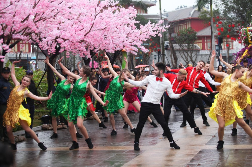 anh 9- Le hoi ky quan muon sac hoa 9