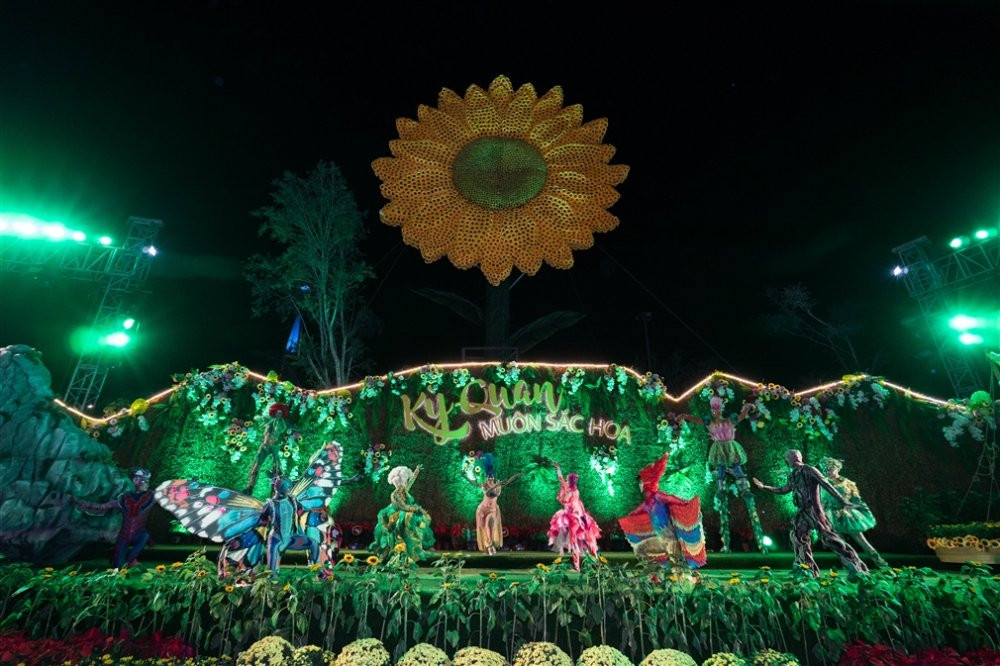 anh 1- Le hoi ky quan muon sac hoa